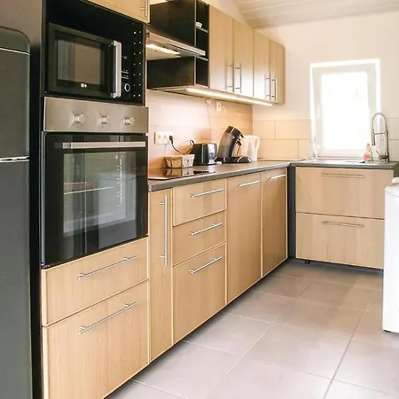 Lovely In St Urbain With Kitchen Dom wakacyjny *
