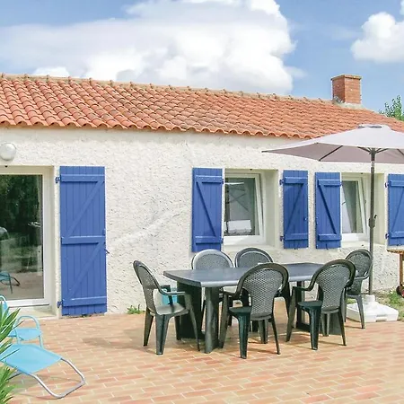 Lovely In St Urbain With Kitchen